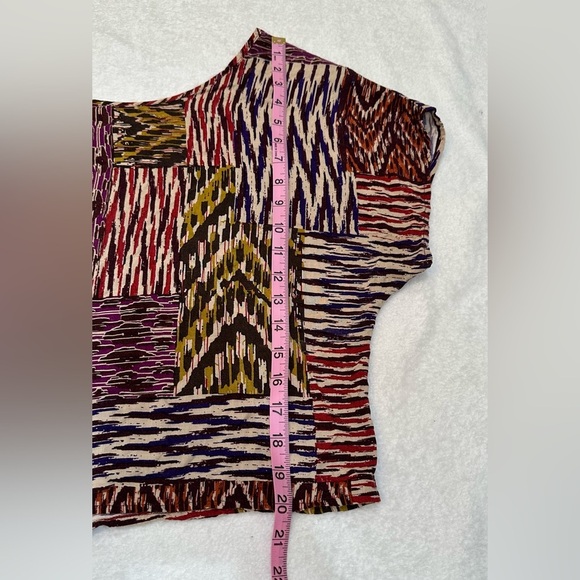 The Original Inc. Geometric Cap Sleeve Crop Blouse in Multicolor - Picture 4 of 9
